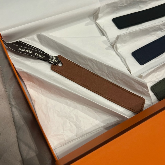 Hermès Ribbon on Leather Bookmark- w/ box Gift Set - Picture 3 of 5